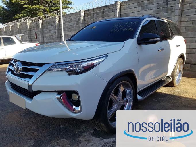 TOYOTA HILUX SW4 16/16