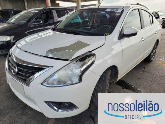 NISSAN VERSA 18/18